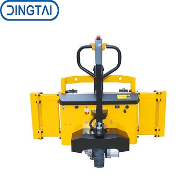 Caminhão de paletes elétricos ao ar livre